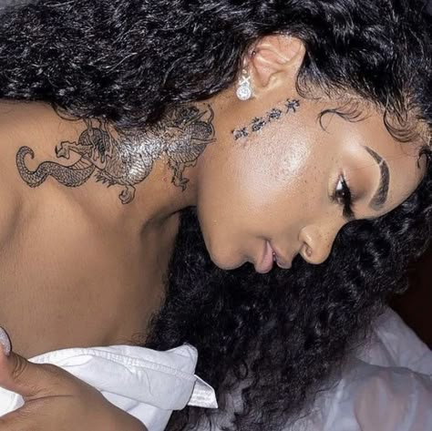 Fire Neck Tattoos Women, Tiger Neck Tattoo For Women, Virgo Neck Tattoos Women, Thug Tattoos For Women Neck, Baddie Neck Tattoo Ideas Female, Chest Tattoo Black Female, Female Face Tattoo Ideas, Female Throat Tattoo Ideas, Female Face Tattoo