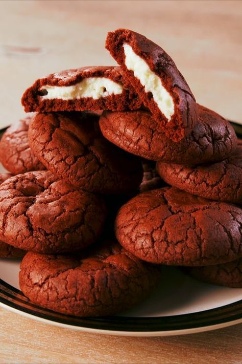 Arabisk Mad, Red Velvet Cookie Recipe, Velvet Cookies, Red Velvet Cookies, Cookies Baking, Tasty Videos, God Mat, Food Videos Desserts, Cooking Recipes Desserts