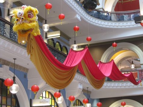 hanging chinese dragon decorations | Queen Victoria Building, Chinese New Year (Theme Day: Animals) Asian Decor Diy, Chinese Theme Parties, Modern Asian Decor, Asian Decor Living Room, Asian Bedroom Decor, Chinese Party, Japanese Party, Victoria Building, Asian Party