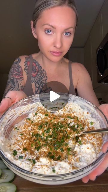 47K views · 3.2K likes | Shay Online Fitness Coach on Instagram: "Game Day Snacks Pt. 3 - Fried Pickle Dip… but macro friendly 😋 Recipe below ⬇️⬇️⬇️  Makes 6 servings: 136 cals, 8P, 11C, 7F per serving   What You Need: 14g (1 tbs) “I Can’t Believe It’s Not Butter” light 56g (1 cup) panko bread crumbs 217g (1- 8 ounce container) 1/3 fat cream cheese 227g (1 cup) plain non-fat Greek yogurt Juice of 1 lemon 1 tsp salt 1 tsp black pepper 1 tsp garlic 1 tsp onion powder 30 sprigs fresh chopped chives 4 chopped dill pickle spears  What You Need To Do: In a pan, melt your butter over medium heat. Once butter is fully melted, add bread crumbs and stir until they are brown and toasty. In a bowl, mix your cream cheese, Greek yogurt, seasonings, lemon juice, chopped pickles, 1/2 of your chopped chiv Dill Pickle Seasoning, Fried Pickle Dip, Dill Pickle Spears, Pickle Spears, Pickle Seasoning, Pickle Dip, Weight Watchers Recipes Desserts, Macro Friendly Recipes, Healthy School