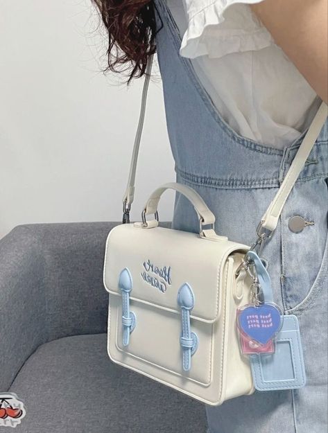 Aesthetic Sling Bag, Sling Bag Aesthetic, Tas Celine, Cute Sling Bag, Korean Bags, Tas Vintage, Tas Gucci, Tas Mini, Stylish School Bags