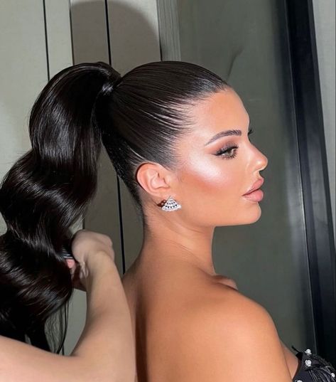 Sleek Prom Hair, Ponytail Bridal Hair, Long Ponytail Hairstyles, Bridal Ponytail, Love Is In The Hair, Slick Ponytail, Slicked Back Ponytail, Peinados Hair Styles, Elegant Ponytail