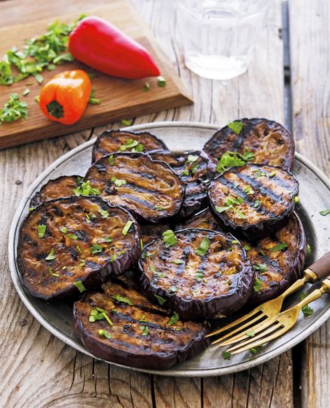 Grilled Eggplant Recipes, Vegan Grill, Pizza Vegetarian, Eggplant Dishes, Grilled Eggplant, Grilled Veggies, Grilled Steak, Eggplant Recipes, Idee Pasto Sano