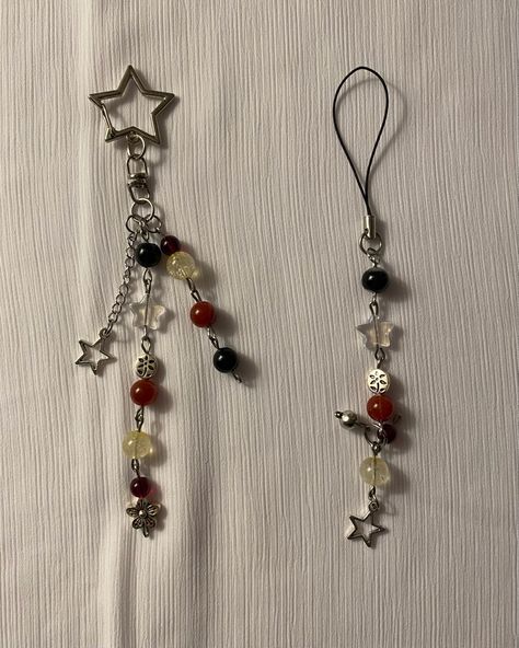 #lamp #lampband #lampgenso glass beaded phone charm keychain Key Charms Diy, Bead Chain Ideas, Bead Keychain Diy Pattern, Keychain On Phone, Homemade Key Chains, Phone Key Chain, Glass Bead Keychain, Key Chains With Beads, Key Chain Charms