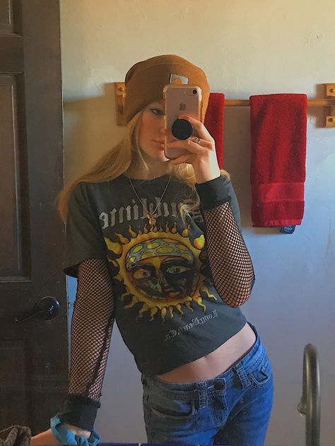 Sublime Shirt Outfit, Sublime Outfit, Sublime Shirt, Shirt Outfit, Favorite Outfit, Crop Tops, Women's Top