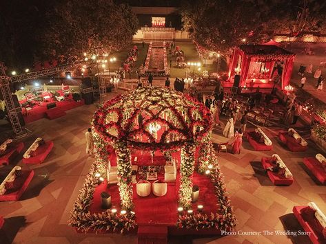 Indian Palace Wedding, Royal Wedding Decorations, Wedding Mandap Decor, Floral Mandap, Royal Wedding Themes, Hindu Wedding Decorations, Royal Indian Wedding, Farmhouse Wedding Decor, Indian Wedding Theme