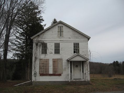 Southern Gothic Americana, Black Southern Gothic, Southern Gothic House, Midwest Gothic, Ethel Cain, American Gothic, Southern Gothic, Gothic Aesthetic, Season Of The Witch