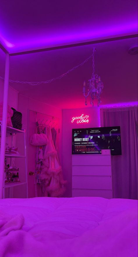 University Room Ideas Uk Aesthetic, Pink Led Room, Glam Room Aesthetic, Room Inspo Baddie, Good Vibes Neon Sign, Vibes Neon Sign, Signs For Bedroom, Sign For Room, Room Organization Bedroom