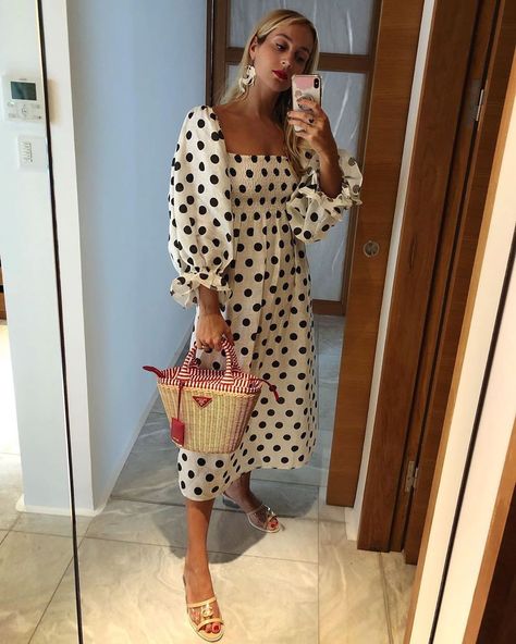 Sleeper on Instagram: “Sometimes you just need a selfie💥 Beautiful @harleyvnewton and her “Atlanta” Linen dress in Polka Dot.” Chique Outfits, Moda Chic, Cute Summer Dresses, Looks Chic, Summer Trends, Fashion 2020, Mode Inspiration, On Vacation, Polka Dot Dress