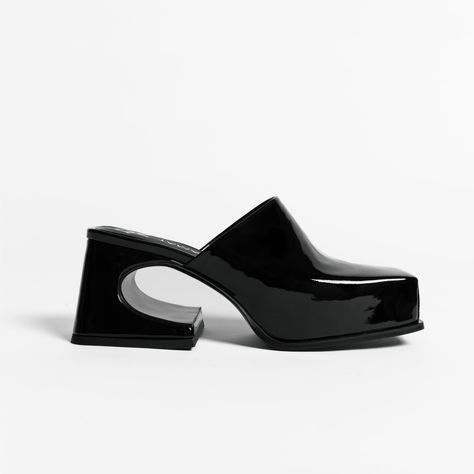 Black Sassy Mule Evidence Board, Designer Mules, Black Mule, Tory Burch Sandals, B Fashion, Swag Shoes, Black Women Fashion, Shoe Obsession, Heeled Loafers