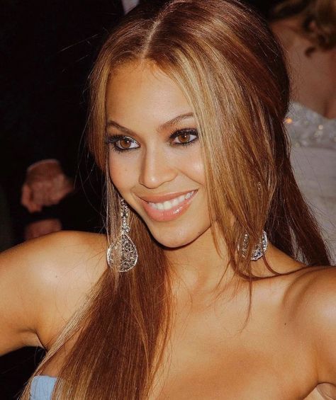 Beyonce 2000, Beyonce Aesthetic, Beyonce Wallpaper, 2000s Beyonce, Beyonce Makeup, Beyonce 2000's, Beyonce Beyonce, Destinys Child, Beyonce Pictures