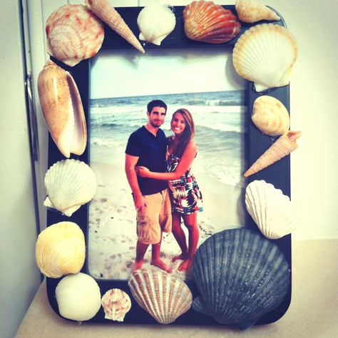 Sea shells. Crafts. DIY. Picture frame. Sea Shells Crafts, Painting Sea Shells, Painting Seashells, Beach Boyfriend, Beach Crafts For Kids, Shells Crafts, Diy Picture Frame, Beach Craft, Shells Diy