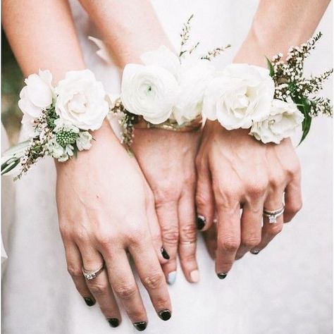 Bridesmaid corsages make a great alternative to the bouquet #flowers #corsage #bridesmaidflowers #bridesmaidcorsage #weddingflowers #wristcorsage #bridesmaidbouquet Ranunculus Arrangement, Bridesmaid Corsage, Corsage And Boutonniere, Flower Corsage, Corsage Wedding, Bride Accessories, Wrist Corsage, Marriage Ceremony, Bridesmaid Flowers