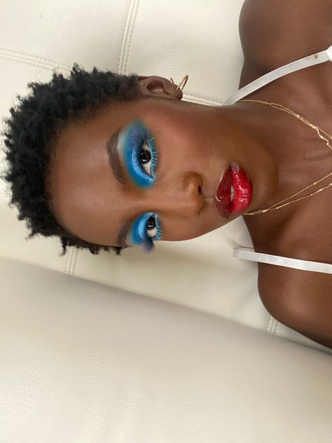 Barbie Blue Eyeshadow, Red Lip Blue Eyeshadow, Blue Eyeshadow Pink Lips, Blue Eyeshadow And Red Lipstick, Blue Eyeshadow Red Lipstick, Blue Eyeshadow Red Lips, Red And Blue Makeup Looks, Red And Blue Eyeshadow Looks, Blue And Red Makeup