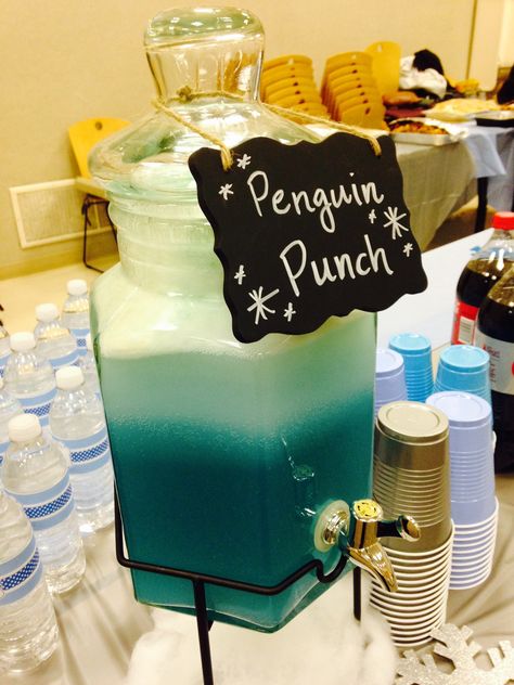 Penguin punch for Grayson's baby shower:  Blue Hawaiian punch, add vanilla ice cream to layer the top, add 7up to make the snow like effect. May add Malibu Rum if you want an alcoholic version. Penguin Themed Food, Waddle It Be Penguin Gender Reveal, Winter Theme Desserts, Penguin Theme Baby Shower Ideas, Penguin Party Food, Penguin Gender Reveal Party, Penguin Baby Shower Theme, Snowman Baby Shower Ideas, Ice Ice Baby Shower Theme