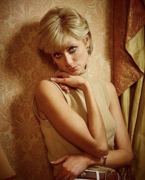 Princess Diana The Crown, Diana The Crown, The Crown Elizabeth, Toad In The Hole, Crown Aesthetic, Elizabeth Debicki, Princess Diana Pictures, Netflix Show, Lady Diana Spencer