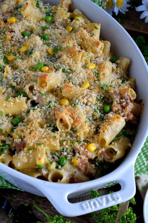 Tuna Casseroles, Tuna Pasta Bake Recipe, Peas And Corn, Macaroni Pasta Salad, Tuna Bake, Tuna Pasta Bake, Canned Tuna Recipes, Pasta With Peas, Cooked Pasta