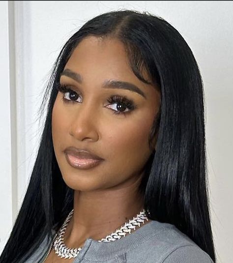 Bernice Burgos, Brown Skin Makeup, Black Goddess, Work Hairstyles, How Old, Flawless Makeup, Burgos, Girls Makeup, Brown Skin