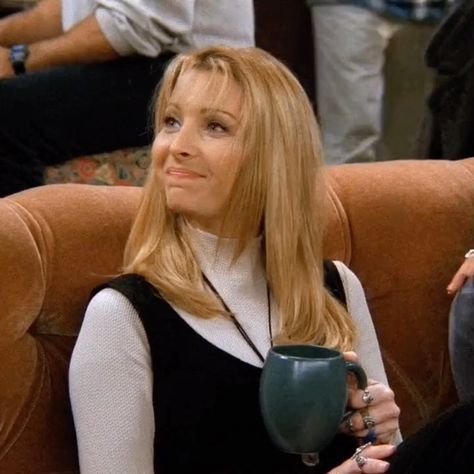 Phoebe Buffay Season 2 Hair, Phoebe Aesthetic, Styling Moodboard, Lisa Kudrow Friends, Phoebe Buffay Outfits, Friends Phoebe, Social Media Marketer, Professional Social Media, Friends Episodes