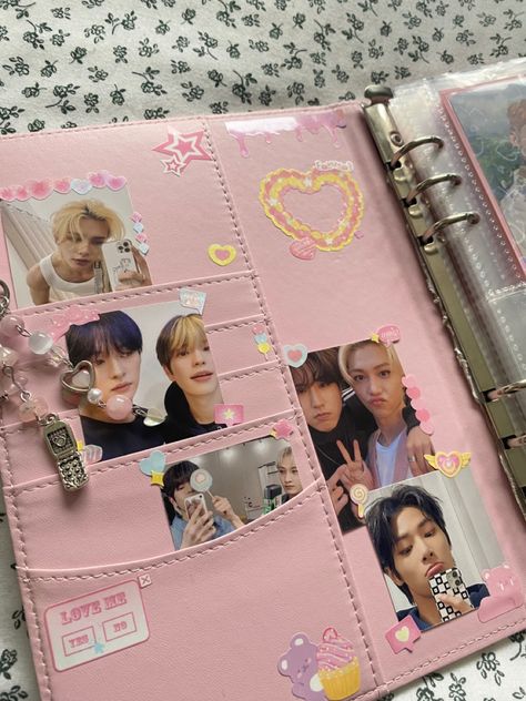 #straykids #photocards #binders #photocardcollection #straykidsphotocards #deco #kpop #kpopphotocards Kpop Binder Deco, Skz Scrapbook, Skz Crafts, Macaron Binder, Straykids Photocards, Photo Card Binder, Altoids Wallets, Pc Binder, Binder Kpop