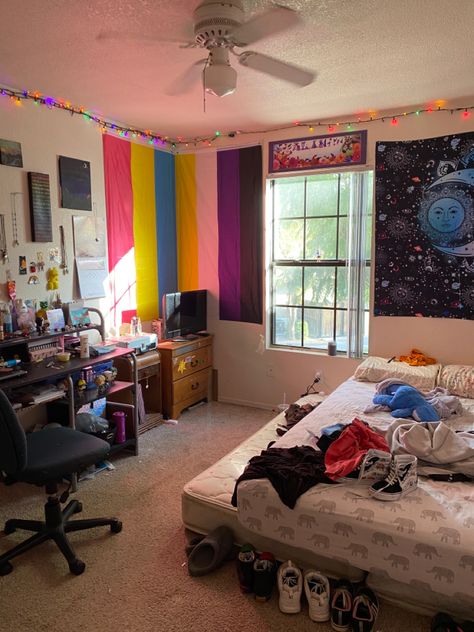 Lesbian House Ideas, Lesbian Couple Bedroom Ideas, Flag In Room Bedrooms, Room With Lesbian Flag, Lgbtq Room Decor, Pride Room Ideas, Lesbian Flag Room Decor, Pride Flag Room Decor, Lesbian Flag Room