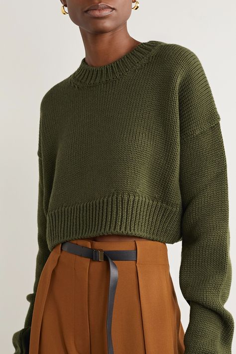 Cropped Knitted Sweater, Walk Photo, Army Green Sweater, Bottega Veneta Clutch, Sophie Buhai, Professional Outfits, Green Sweater, Neutral Tones, Knitted Sweater