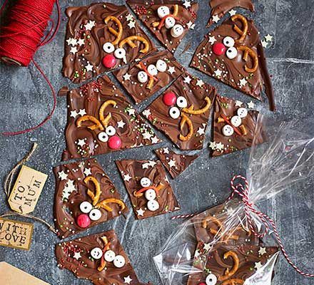 Snowman Chocolate, Ren Geyiği, Christmas Bark, Chocolate Bark Recipe, Chocolate Slabs, Chocolate Festival, Christmas Food Gifts, Bbc Good Food, Bark Recipe