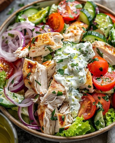 TZATZIKI CHICKEN SALAD - Recipes Smile Tzatziki Chicken Salad, Tzatziki Chicken, Chicken Salad Ingredients, Greek Dinners, Homemade Tzatziki Sauce, Homemade Tzatziki, Cold Lunches, Chicken Salad Recipe, Eating Clean