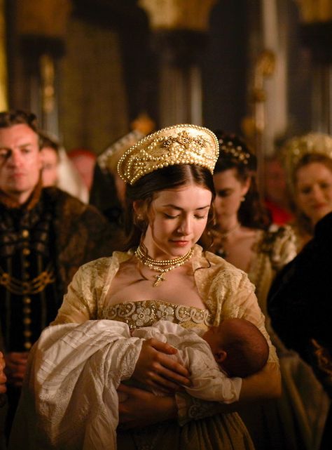 Sarah Bolger as Mary Tudor in The Tudors (TV Series, 2009). The Tudors Costumes, Tudor Series, The Tudors Tv Show, Blood Mary, Princesa Elizabeth, Mary Tudor, Tudor Dress, Sarah Bolger, Tudor Fashion