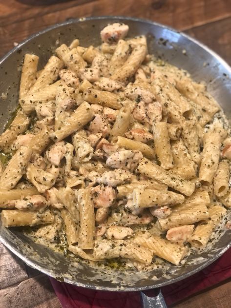 The Creamy Pesto Chicken Pasta that Saved My Bacon! Chicken Rigatoni, Creamy Pesto Chicken, Rigatoni Noodles, Recipe Format, Creamy Pesto Chicken Pasta, Creamy Pesto, Pesto Chicken Pasta, Chicken Piccata, Star Food