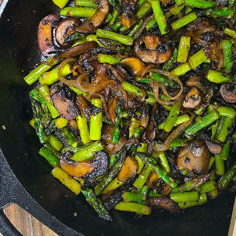 Skillet Mushrooms & Asparagus with Butter and Garlic Pinto Bean Recipes, Lemon Asparagus, Low Salt, How To Cook Asparagus, Low Sodium Recipes, Mustard Greens, Fresh Garlic, Sweet Onion, Low Sodium