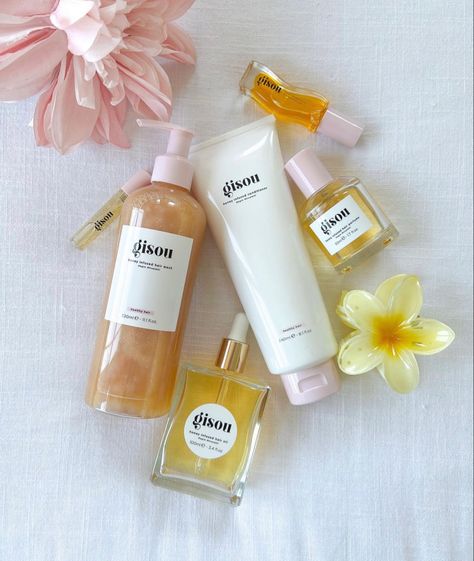 Skincare gisou skincare brand clean girl aesthetic Summer Skincare Aesthetic, Aesthetic Skincare Brands, Teen Wishlist, Aesthetic Gisou, Skincare Pics, Gisou Aesthetic, Sephora Aesthetic, Oil For Damaged Hair, Honey Infused Hair Oil