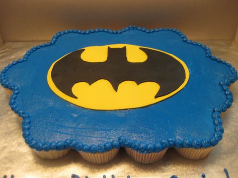 Batman Cupcake Cake, Blue Batman, Batman Cupcakes, Superhero Ideas, Pull Apart Cupcake Cake, Shaped Cakes, Pull Apart Cake, Batman Cake, Pull Apart Cupcakes