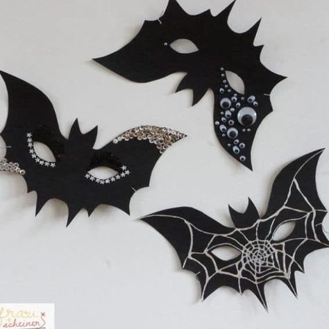 Halloween Bat Craft, Masks Diy Kids, Home Halloween Party, Halloween Decorations Outdoor Porch, Kids Halloween Party Decorations, Halloween Favor Bag, Halloween Party Bags, Moldes Halloween, Halloween Party Decor Diy