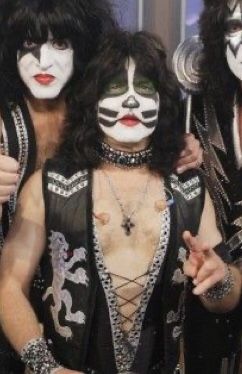 Kiss Band Outfits, Banda Kiss, Kiss Songs, Kiss Artwork, Eric Singer, Image Rock, Kiss Gift, Kiss Me Love, Kiss Images