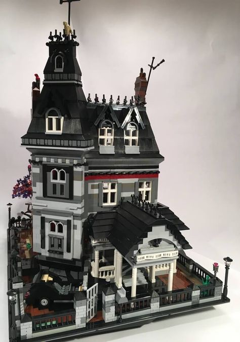 Lego House Exterior, Addams Family Mansion, Lego Haunted House, Lego Mansion, Gothic Noir, Lego Tree, Family Mansion, Lego Houses, Lego Bedroom