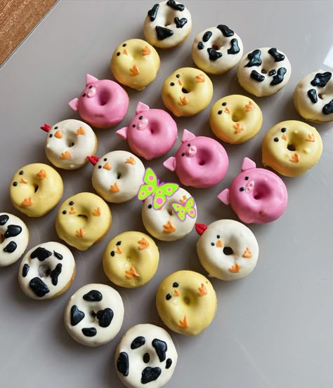 Donut Decorating Ideas, Donut Ideas, Cake Decor Ideas, Cocina Ideas, Donut Decorations, Mini Donuts, Cake Donuts, Mini Cake, Cakepops