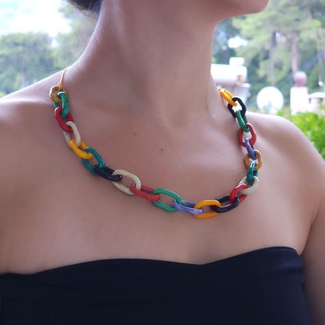 ✨ Add a pop of color to your day with this bold, handcrafted Murano glass chain necklace! Each vibrant link is carefully shaped to create a playful yet artistic statement. 🌈 Perfect for elevating any outfit with a touch of fun and elegance. ✨ 📏 Adjustable lengths for a perfect fit. Want one? Visit the link in my bio! 🔗💖 #MuranoGlass #HandmadeJewelry #StatementNecklace #ColorfulFashion #AtelierGizmo Murano Necklace, Colorful Fashion, Murano Glass, Color Pop, Statement Necklace, Chain Necklace, Handmade Jewelry, Perfect Fit, Chain