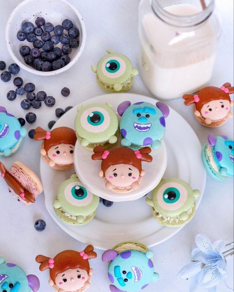 Monster University Cakes, We Scare Because We Care, Easy Macaroons Recipe, Monster Inc Cakes, Homemade Macarons, Fancy Desserts Recipes, Internet Fame, Macaron Flavors, Food Art For Kids