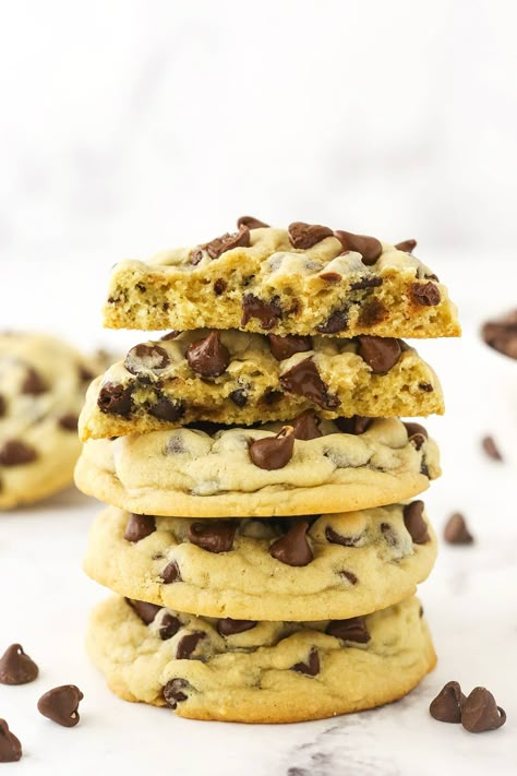 Everyone will obsess over these chewy chocolate chip cookies – they're wonderfully thick and soft, packed with chocolate, and easy to make! Cookie Moodboard, Softest Chocolate Chip Cookies, Chocolate Chip Dessert, Chewy Snickerdoodles, Best Chewy Chocolate Chip Cookies, Baking Chocolate Chip Cookies, Life Love And Sugar, Desserts With Chocolate Chips, Oatmeal Raisin Cookies Chewy