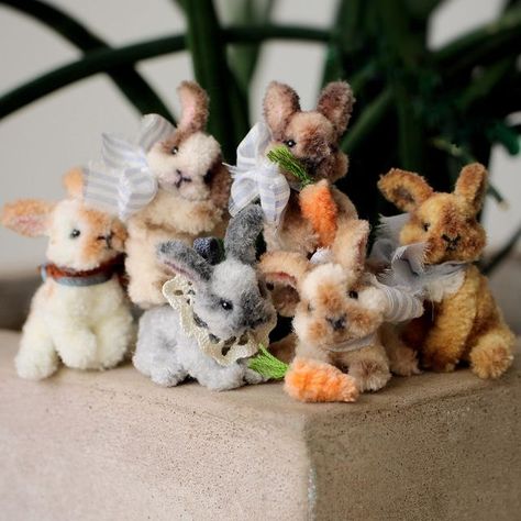 Michi Mux-Miniature clay animals-art toys & jewelry | PART 1: Making pipe cleaner bunnies I know it’s a long video, but so many of you asked for a better tutorial about bodies and because... | Instagram Pipecleaner Animal, Pipe Cleaner Dolls Tutorials, Pipe Cleaner Bunny, Sock Plushies, Dolls Photography, Miniature Poodles, Pipe Cleaner Animals, Pipe Cleaner Art, Mini Poodle