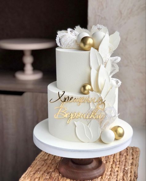 White And Gold Wedding Cake, White And Gold Wedding, Fondant Cake Designs, Wedding Anniversary Cakes, Elegant Birthday Cakes, Dream Wedding Cake, Wedding Anniversary Cake, Creative Cake Decorating, Beautiful Birthday Cakes