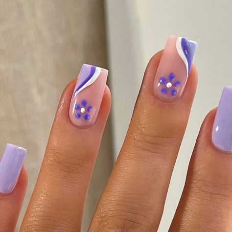 𝐇𝐚𝐧𝐧𝐚𝐡 𝐓𝐚𝐲𝐥𝐨𝐫 on Instagram: "Lilac love 💜 ___________________ #ad Using @the_gelbottle_inc  ✿ BIAB NU02 ✿ Blue Wave ✿ Madam  ✿ Daisy" Hannah Taylor, Manicure Ideas, Blue Waves, Lilac, Manicure, Daisy, Nails, On Instagram, Blue