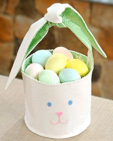 Great Easter basket made with felt! Bunny Basket Diy, Fabric Easter Basket, Unique Easter Baskets, Easter Basket Crafts, Easter Bunny Basket, Basket Crafts, Unique Easter, Bunny Basket, Easter Basket Diy