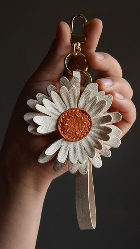 Daisy Leather Charm, Handmade Leather Bag Charm, Leather Handbag and Purse Charm, Daisy Keychain, Leather Gift, Bag Charm for Handbag - Etsy Canada Daisy Keychain, Daisy Bags, Fendi Monster, Keychain Leather, Leather Cuts, Custom Pendants, Handbag Charms, Leather Flowers, Leather Projects