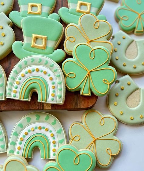 Sweet Ideas Bake Shop on Instagram: "☘️Next up: St. Patrick’s Day Cookies☘️ #stpatricksdaycookies #coralspringscookies #bocaratoncookies #coralsprings #cocnutcreek #parklandcookies" St Patricks Cookies, St Patricks Day Cookies, St Patrick's Day Cookies, Cookie Decorating Party, Royal Iced Cookies, Spring Cookies, Cut Out Cookies, Iced Cookies, Cute Cookies