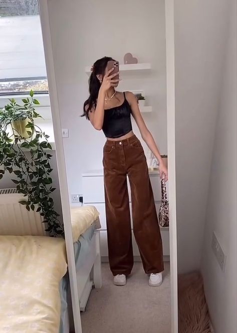 Coffee Brown Pants Outfit, Coffee Core, Brown Pants Outfit, Corrective Makeup, Outfit Mujer, Mini Skater Dress, Summer Outfit Inspiration, Brown Pants, Date Outfits