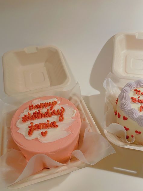 Small Cake Ideas, Minimalist Cakes, Bento Cakes, Pretty Cake, Food Aesthetics, Valentines Day Cakes, Small Cake, Covered Strawberries, Chocolate Covered Strawberries