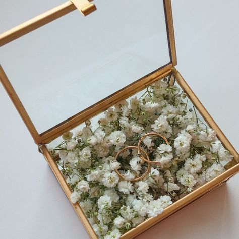 Wedding Guest Notes Ideas, Wedding Rings Box Ideas Diy, Wedding Rings Box Ideas, Wedding Ring Holder Ideas, Engagement Ring Box Ideas, Wedding Ring Holder For Ceremony, Ring Bearer Baby, Wedding Ring Box Ideas, Wedding Ring Box For Ceremony