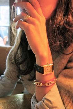 Shiney Things, Cartier Watches Women, Cartier Tank Solo, Pose Fotografi, Hermes Accessories, Cartier Tank, Cartier Watch, Stil Inspiration, Classy Jewelry